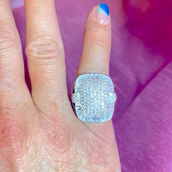 Bella Luce Diamond Simulant Ring - Picture 10 of 10